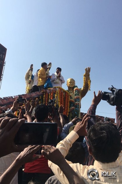 Gautamiputra-Satakarni-Team-at-Karimnagar